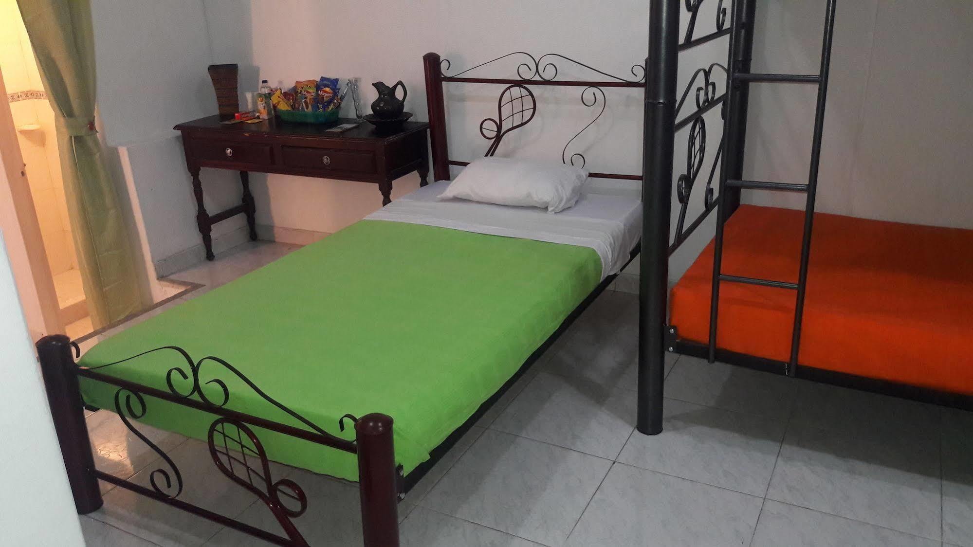 Hostal Deluxe Santander. Manizales Exterior foto