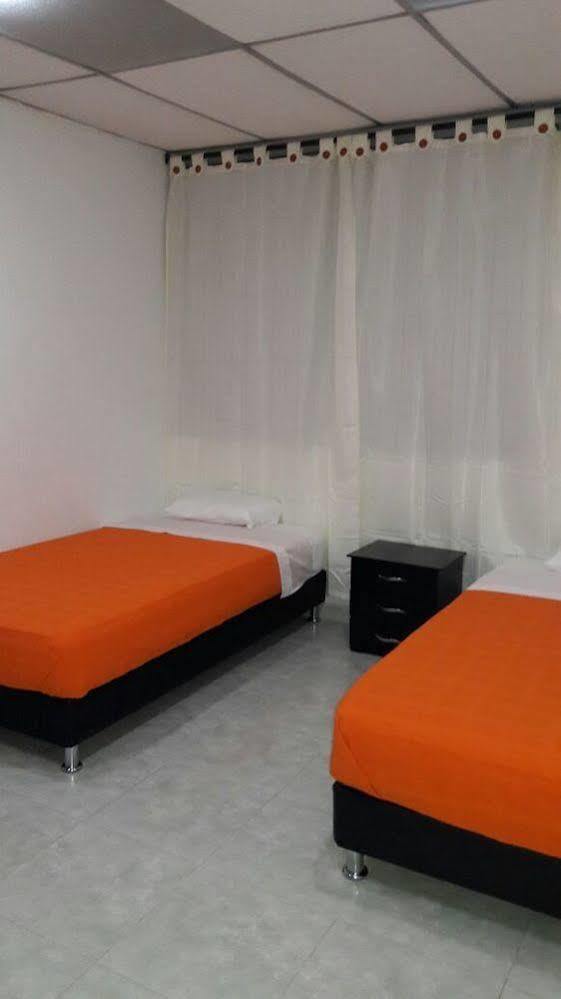 Hostal Deluxe Santander. Manizales Exterior foto